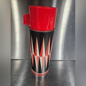 Retro Red and Black Geometric Thermos